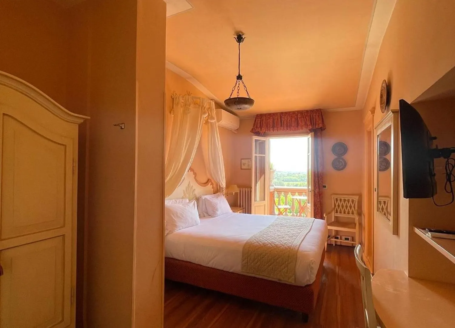 Quattro Gigli Hotel 몬토폴리 인 발 다르노